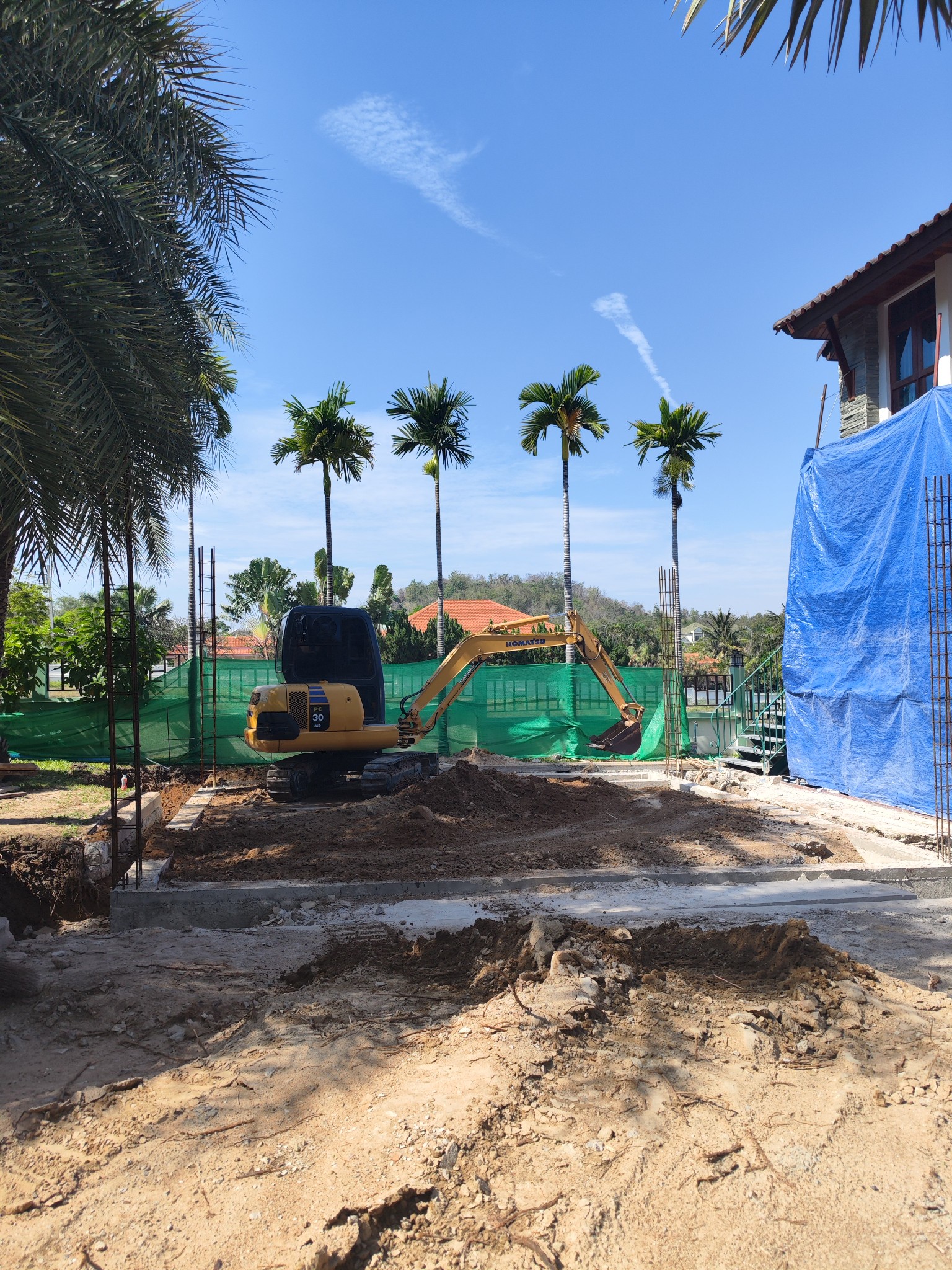 HHPC excavator at work on construction site in Hua Hin